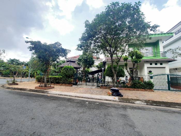 Bán biệt thự view sông 312m2 sân vườn tại 6b intresco phạm hùng bình hưng bình chánh