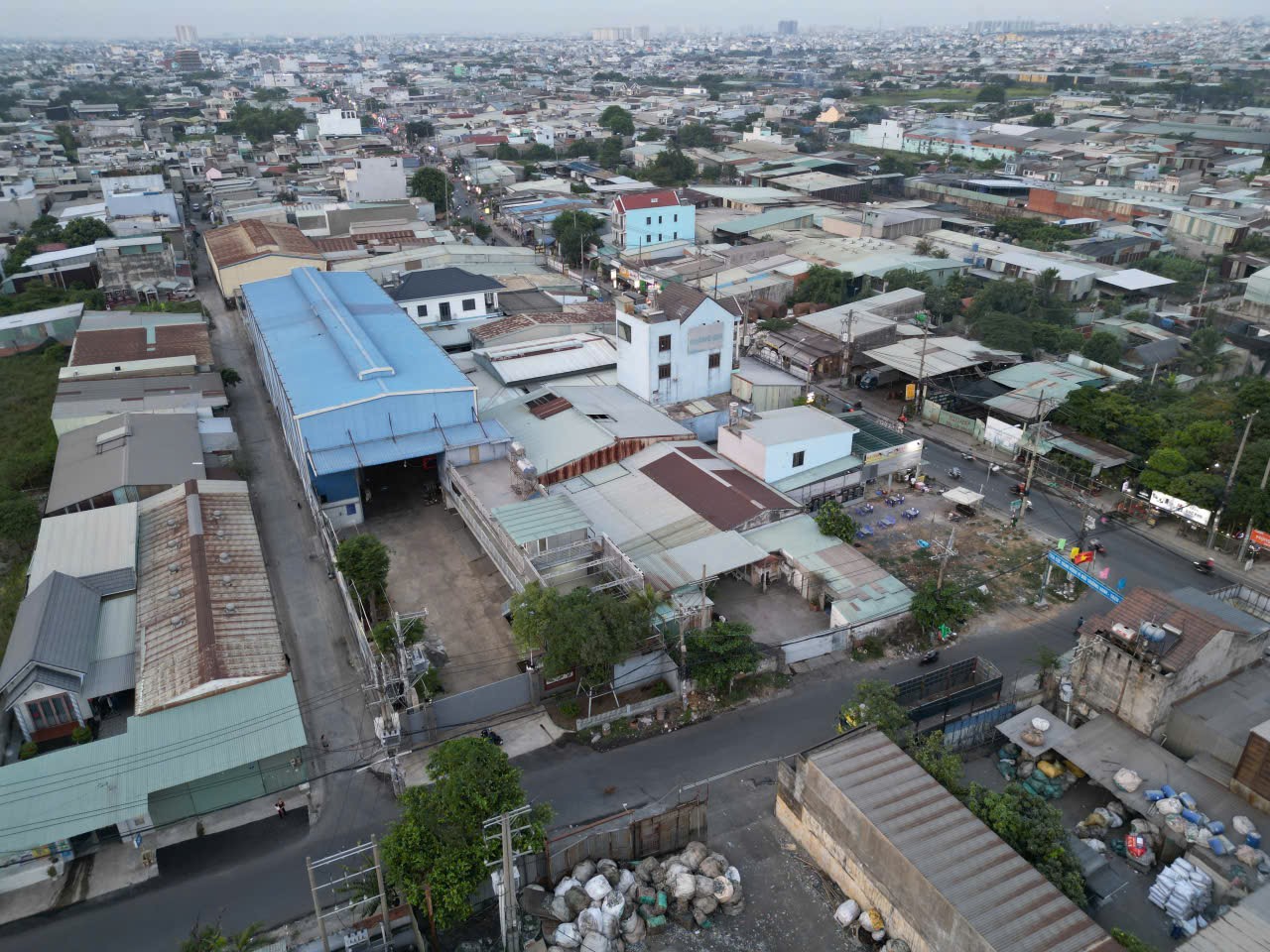 Bán kho xưởng cơ khí lô góc 2 mặt tiền tại tân vĩnh lộc, tp.hcm rộng 2.635m²